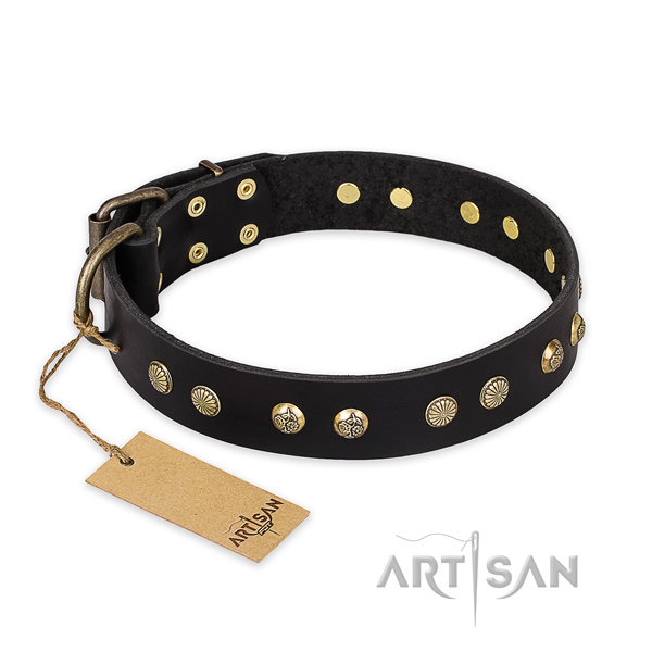Top quality natural genuine leather dog collar with rust resistant traditional buckle
