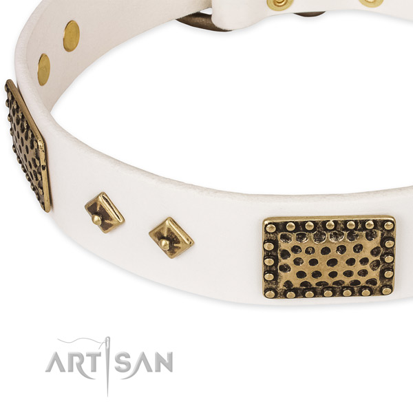 Strong D-ring on full grain leather dog collar for your four-legged friend